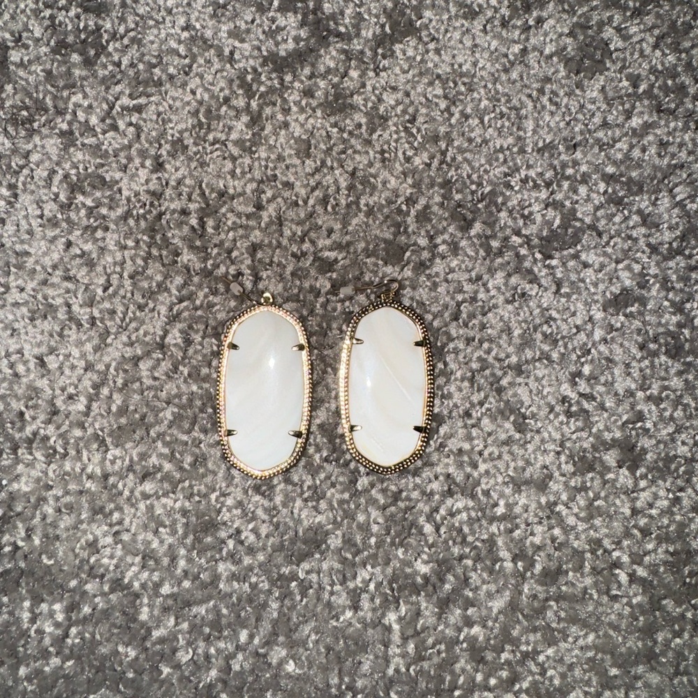 Kendra Scott Elegant White and Gold Earrings